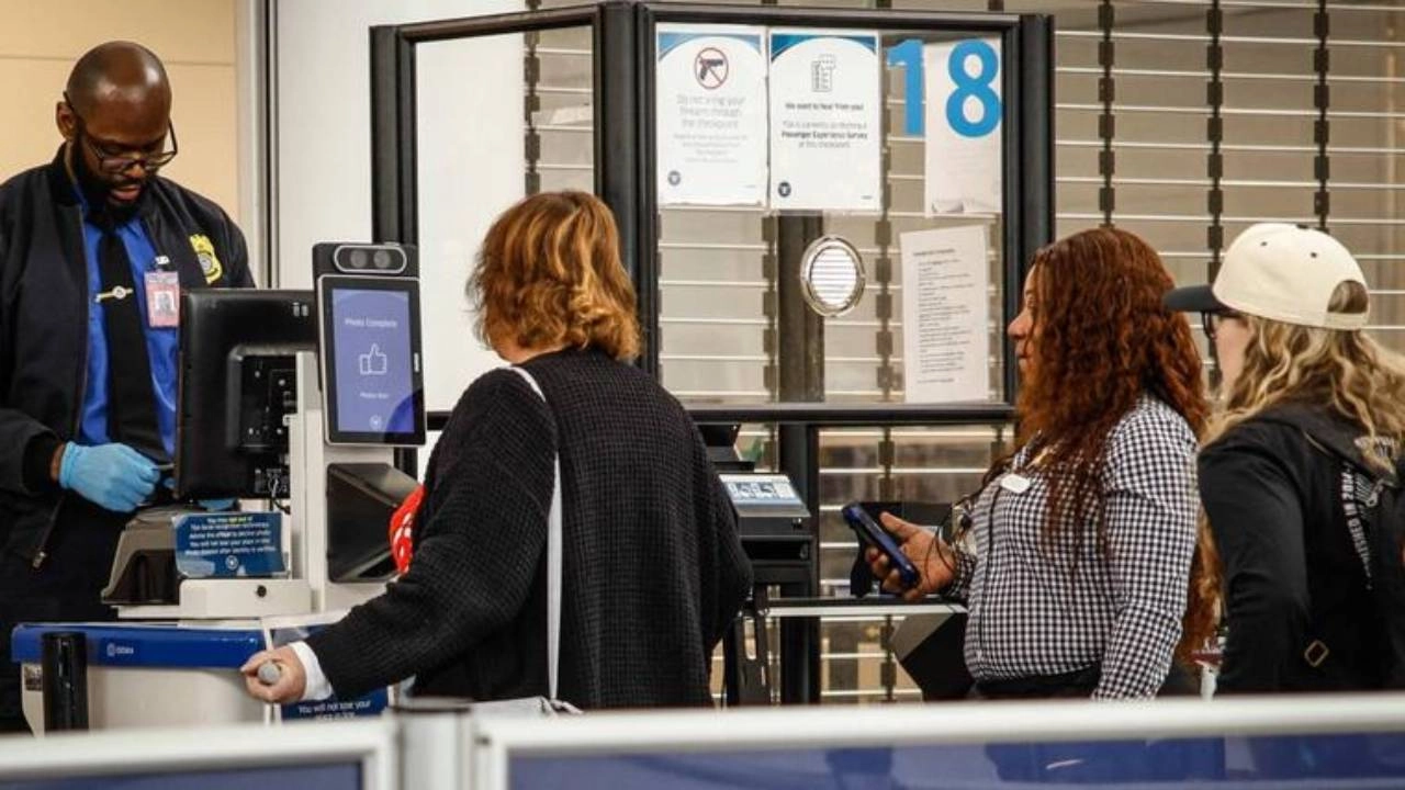 EE.UU. recopilará fotos y datos biométricos de viajeros extranjeros