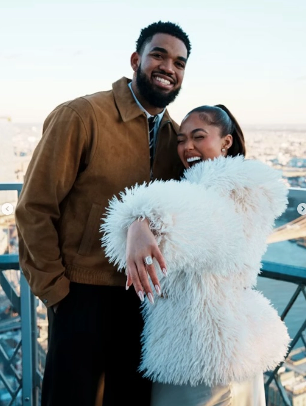 Karl Anthony Towns anuncia compromiso con Jordyn Woods en Navidad 1