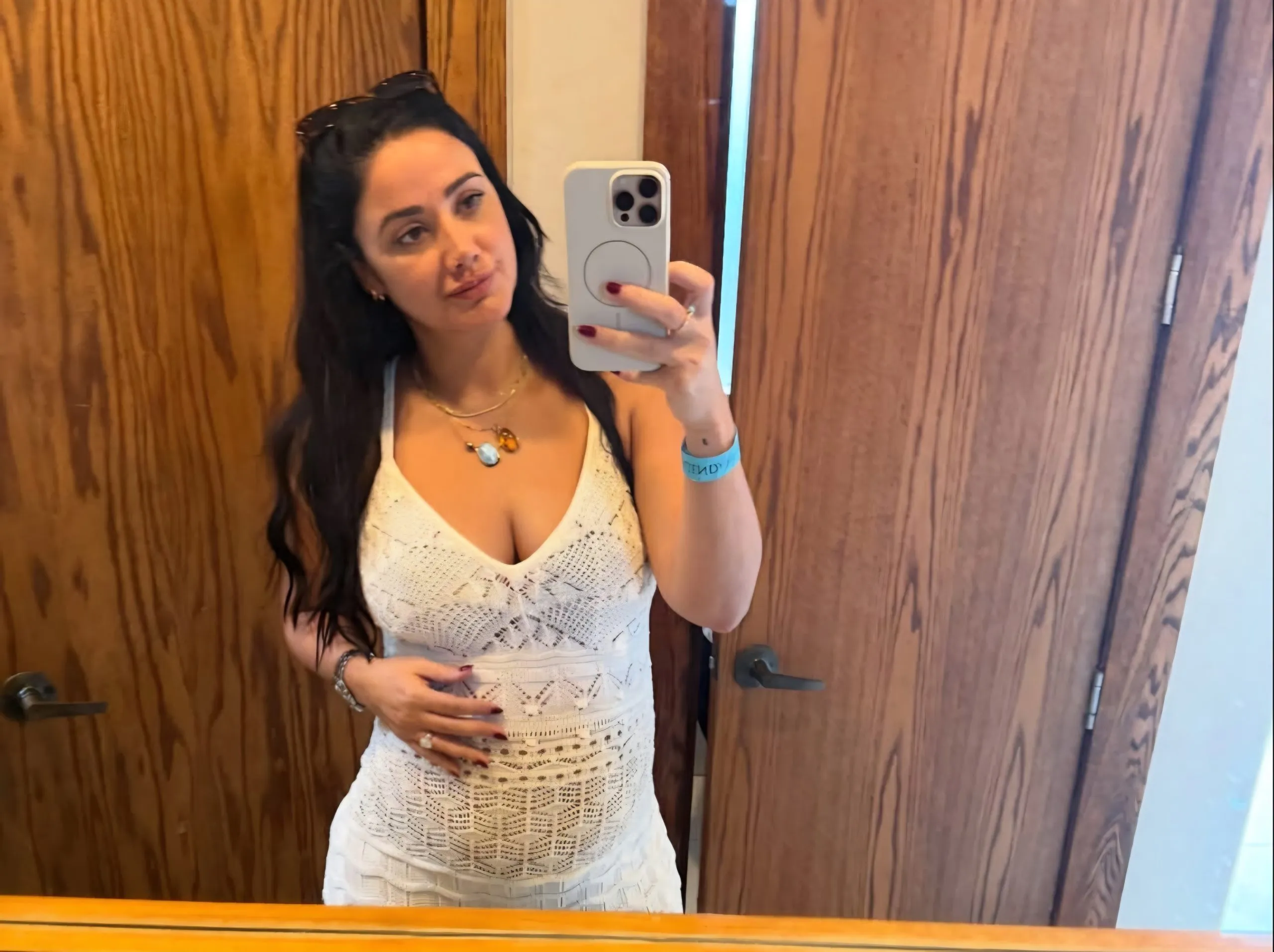 Larimar Fiallo anuncia su bebe