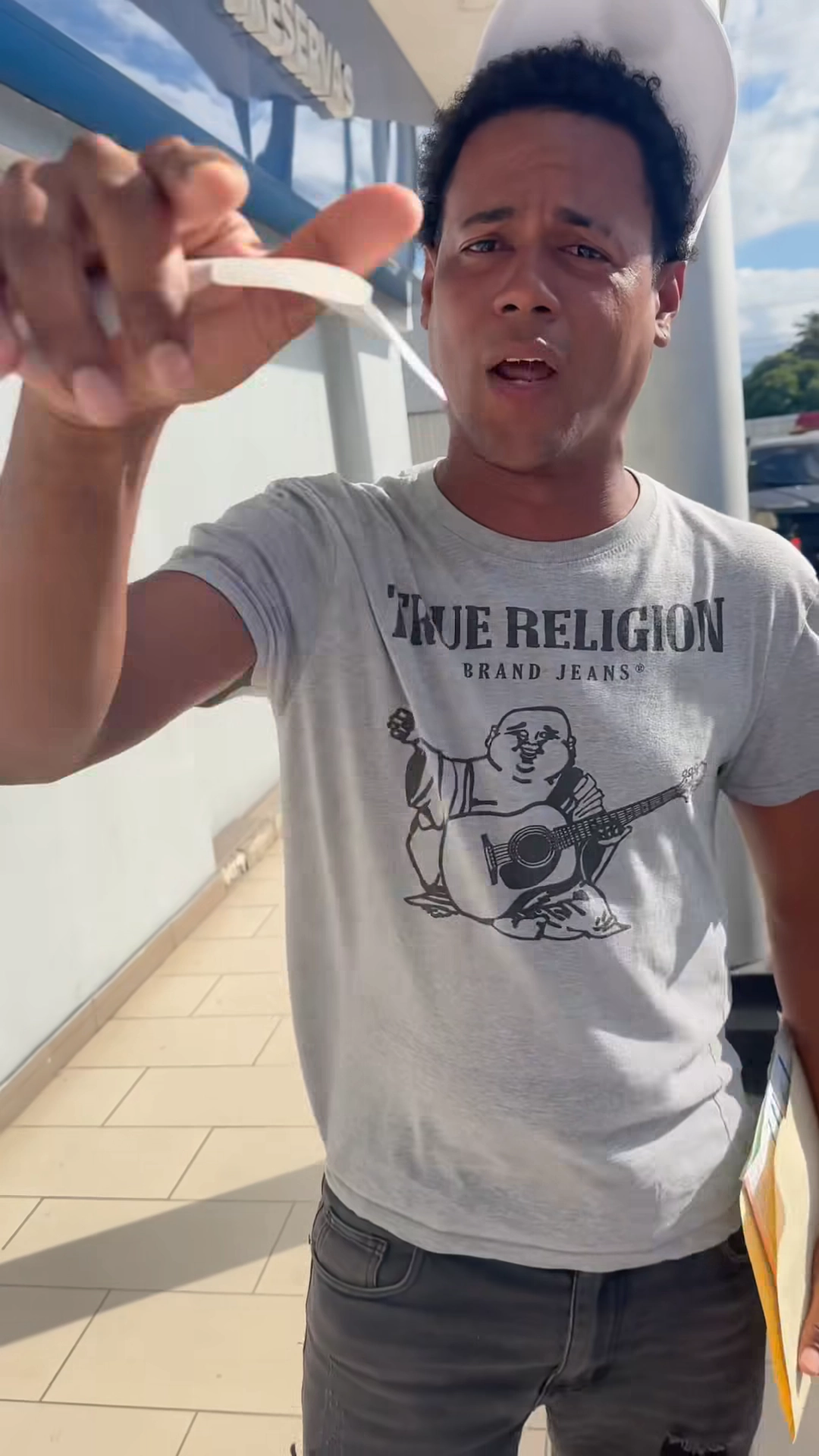 Video viral muestra hombre sin fondos en cuenta de Banco de Reservas 3