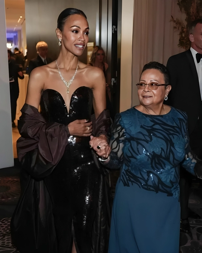 Zoe Saldaña y su madre