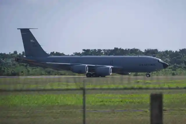 avión en el aeropuerto internacional de las americas
