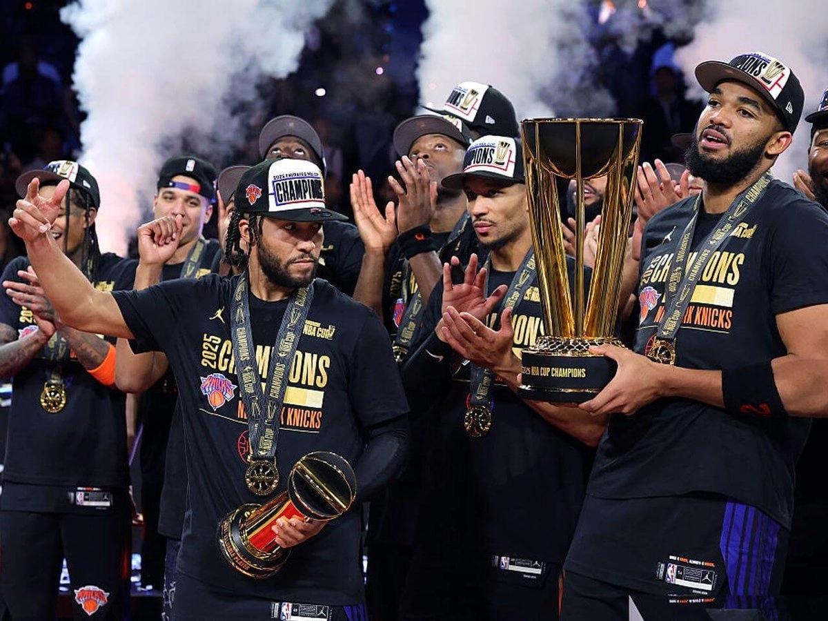 momento en que Karl Anthony Towns y su equipo ganan copa nba momento en que Karl Anthony Towns y su equipo ganan copa nba