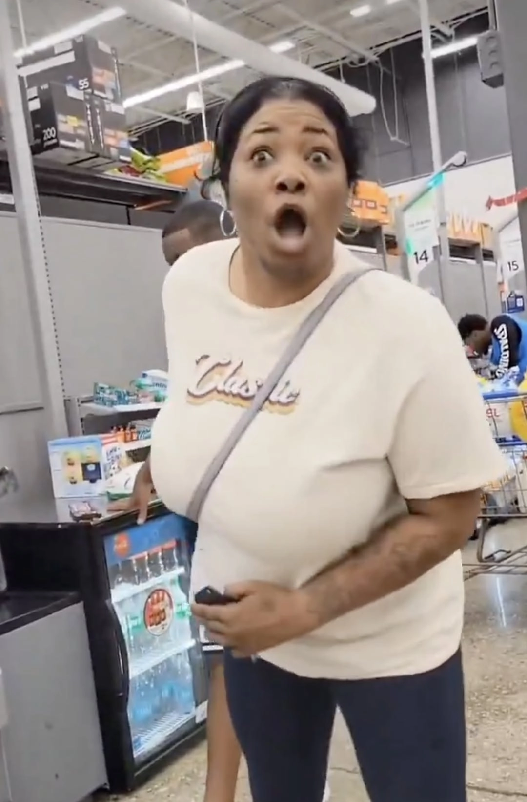 mujer vinculada a incidente en walmart