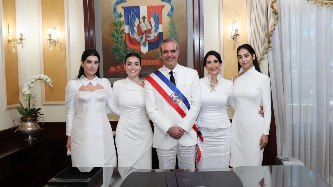 presidente abinader y su familia presidente abinader y su familia