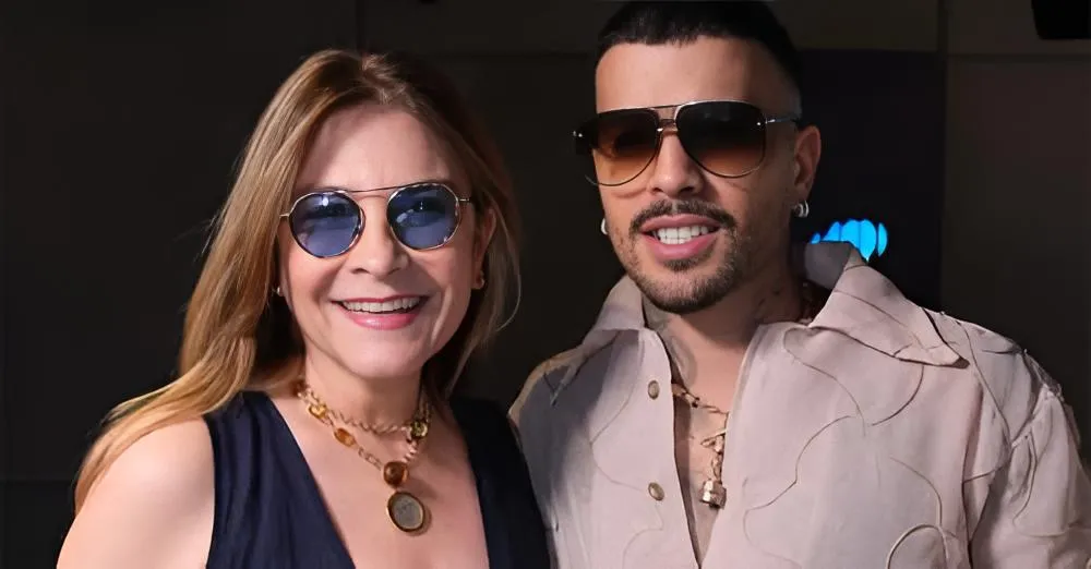 rauw alejandro junto a la alcaldesa carolina mejia rauw alejandro junto a la alcaldesa carolina mejia