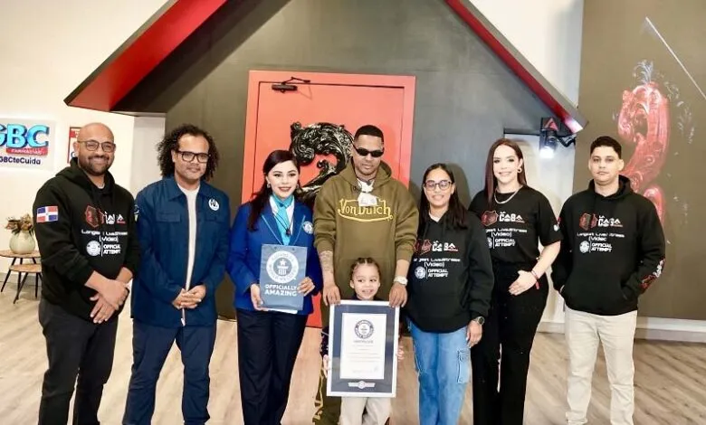 santiago matias recibiendo record guiness